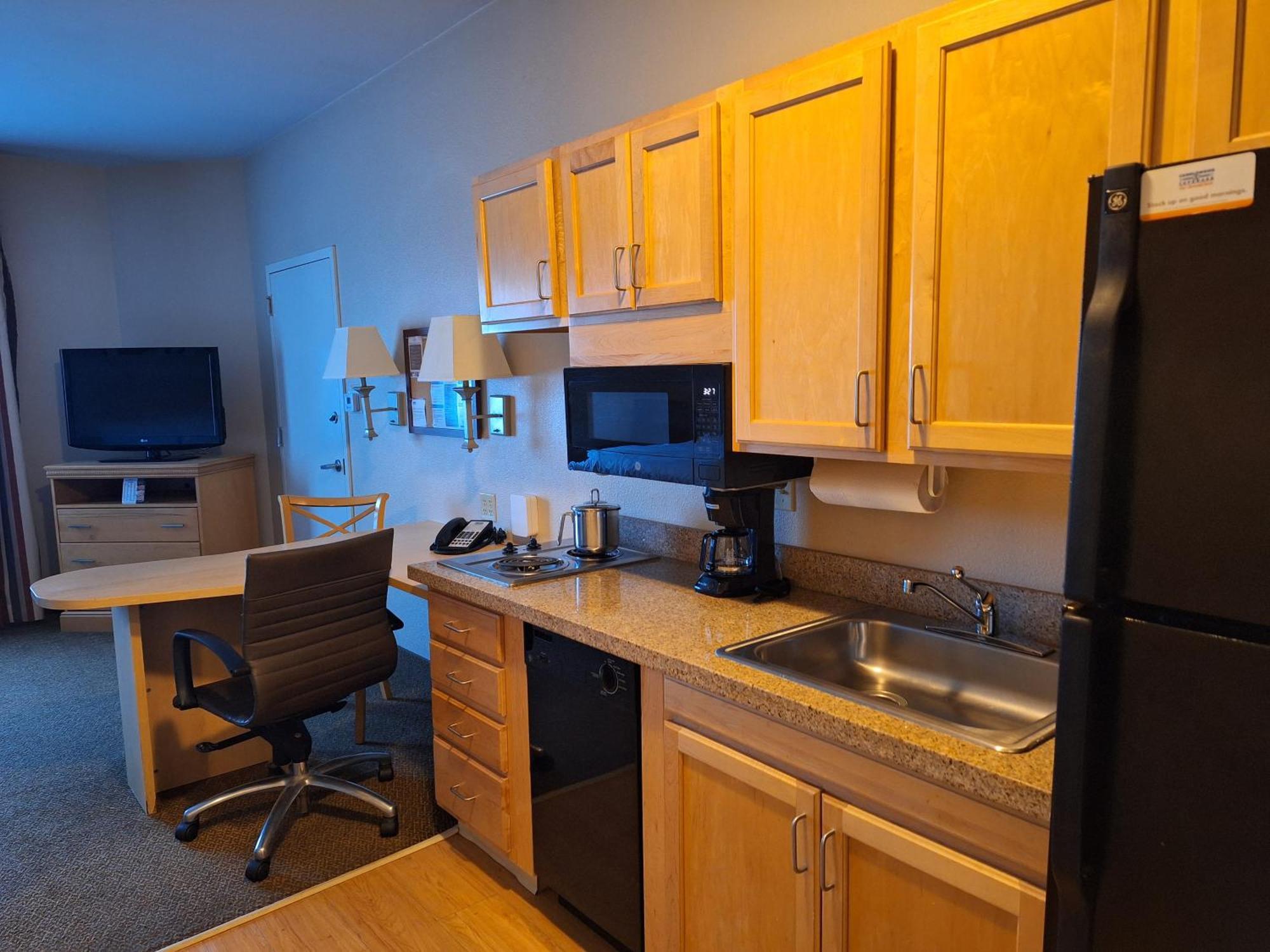 Candlewood Suites Junction City - Ft. Riley By Ihg Экстерьер фото